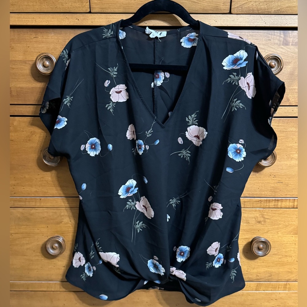 West K Shortsleeved Floral Blouse